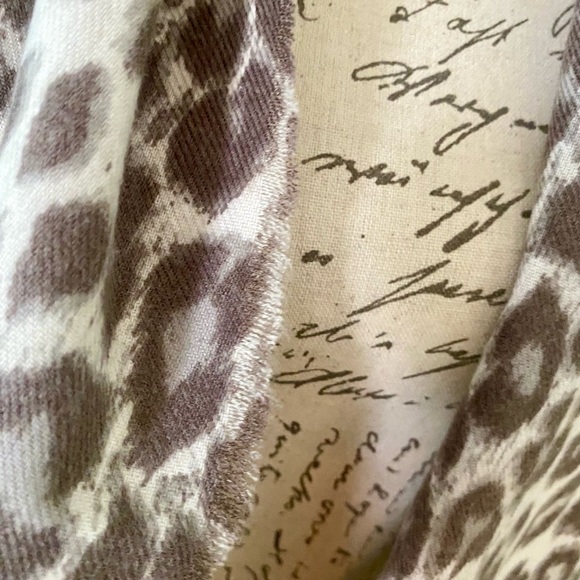 Stylish Leopard Print Scarf/Shawl - Picture 5 of 6